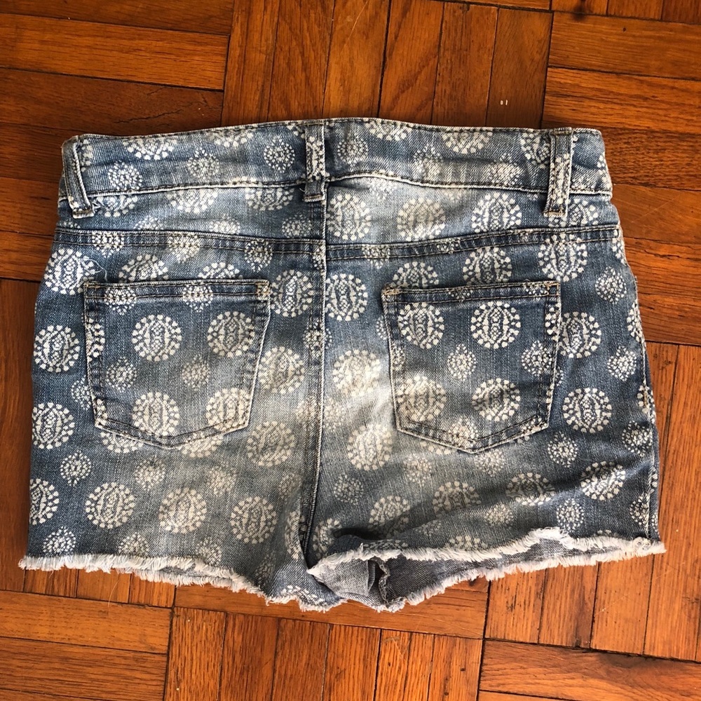 Cherokee Patterned Shorts - Picture 3 of 3